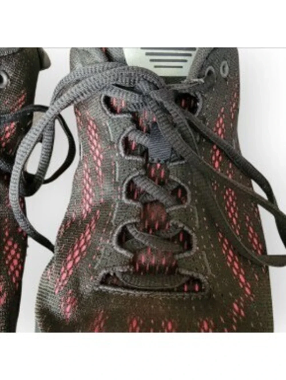 Under Armour Charged Rogue Womens 8 Running Shoes Gray Pink Athletic Sneakers